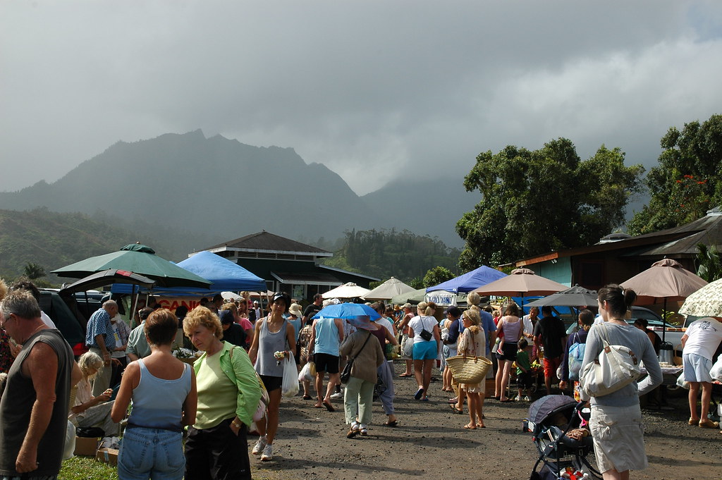 Farmers Market in Hanalei Bustling farmers market at Hanal… Flickr