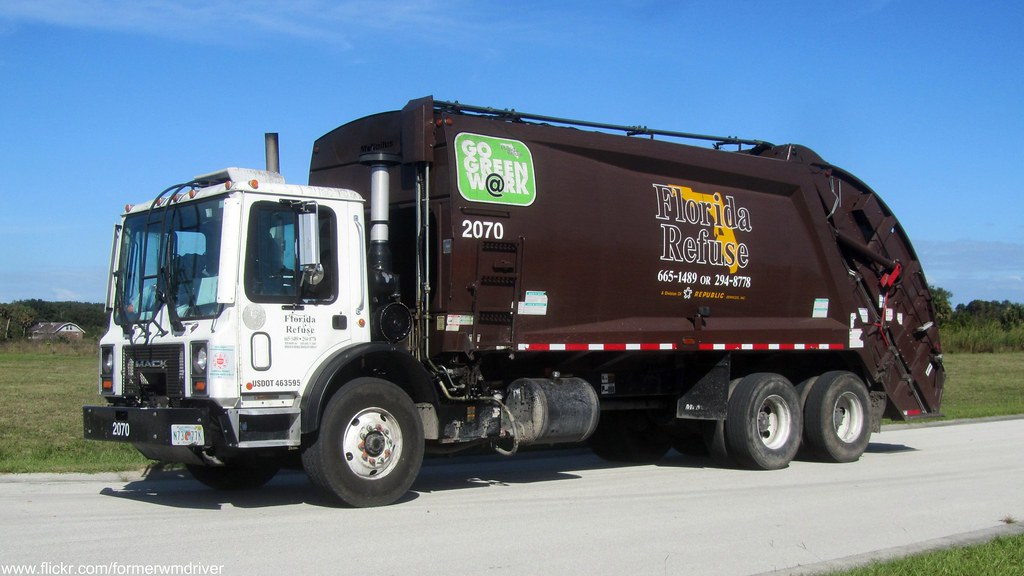 Florida Refuse (Republic Services) Mack MR / McNeilus REL 2070 a