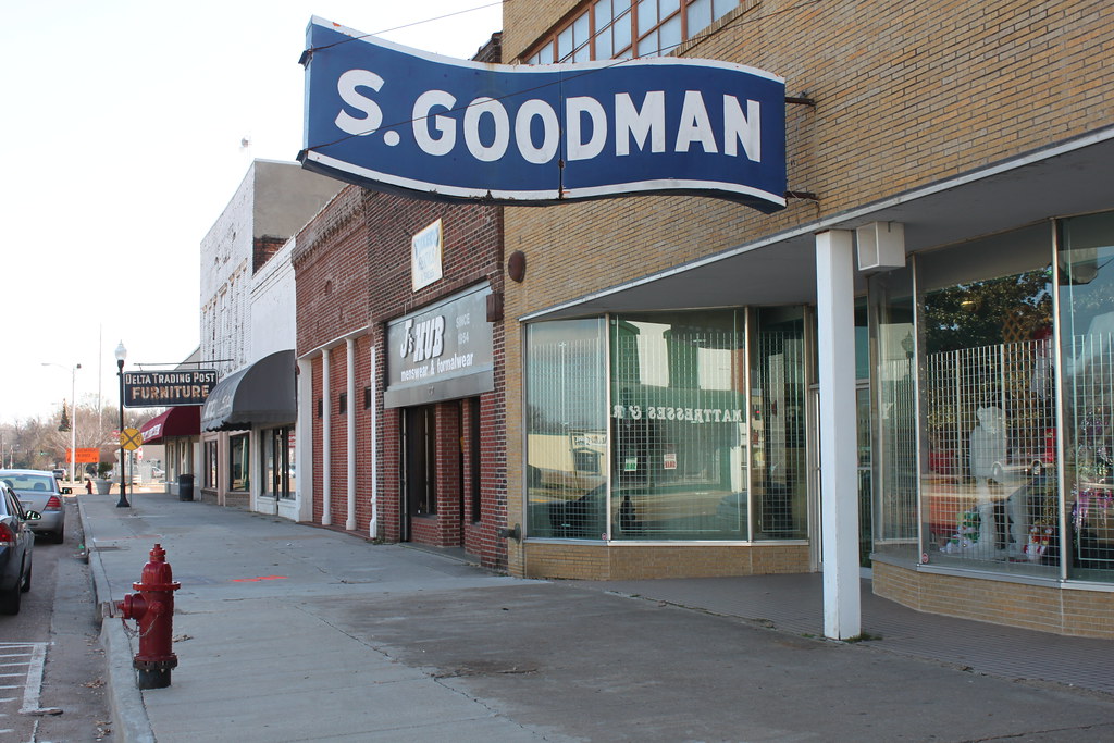Washington Ave. Storefronts S. Goodman is one of the few r… Flickr