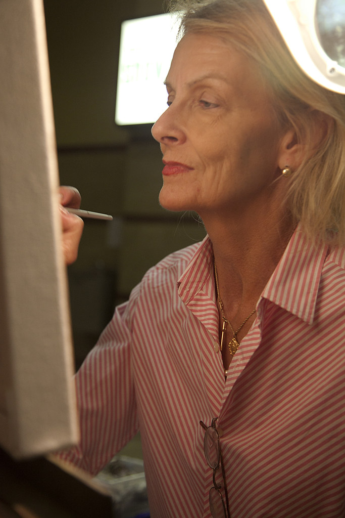 20110625APO1671413 Andrea Kent paints in her sales boot… Flickr