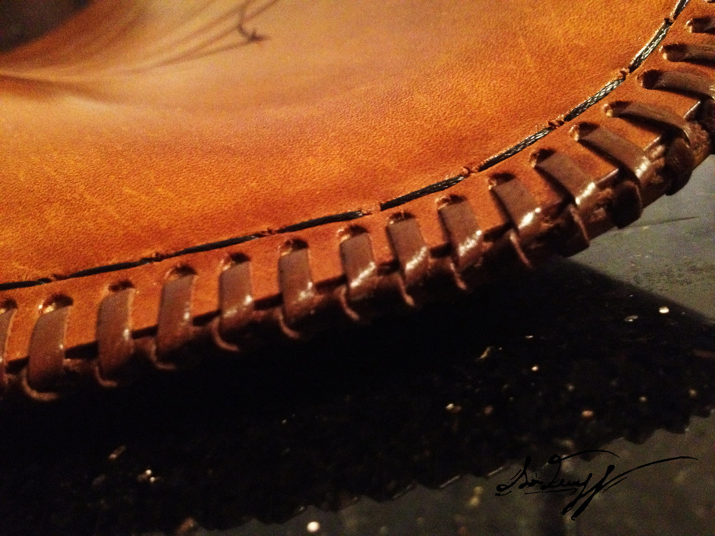 Double Loop Lacing Bobber Seat www.spiritleather.de Flickr