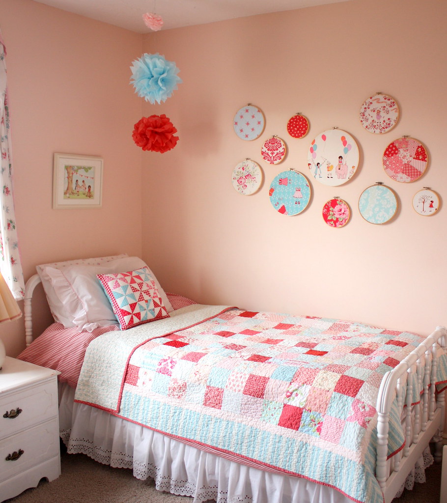 red pink aqua bedroom bloggedhttp//www.diaryofaquilter.c… Flickr