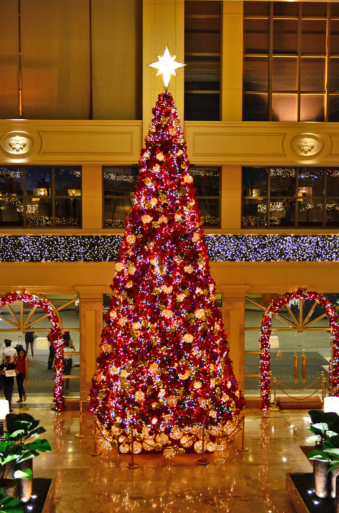 Awesome Christmas Trees Giant Tree 1 The awesome 30ft CHRISTmas tree at the Manila… Flickr