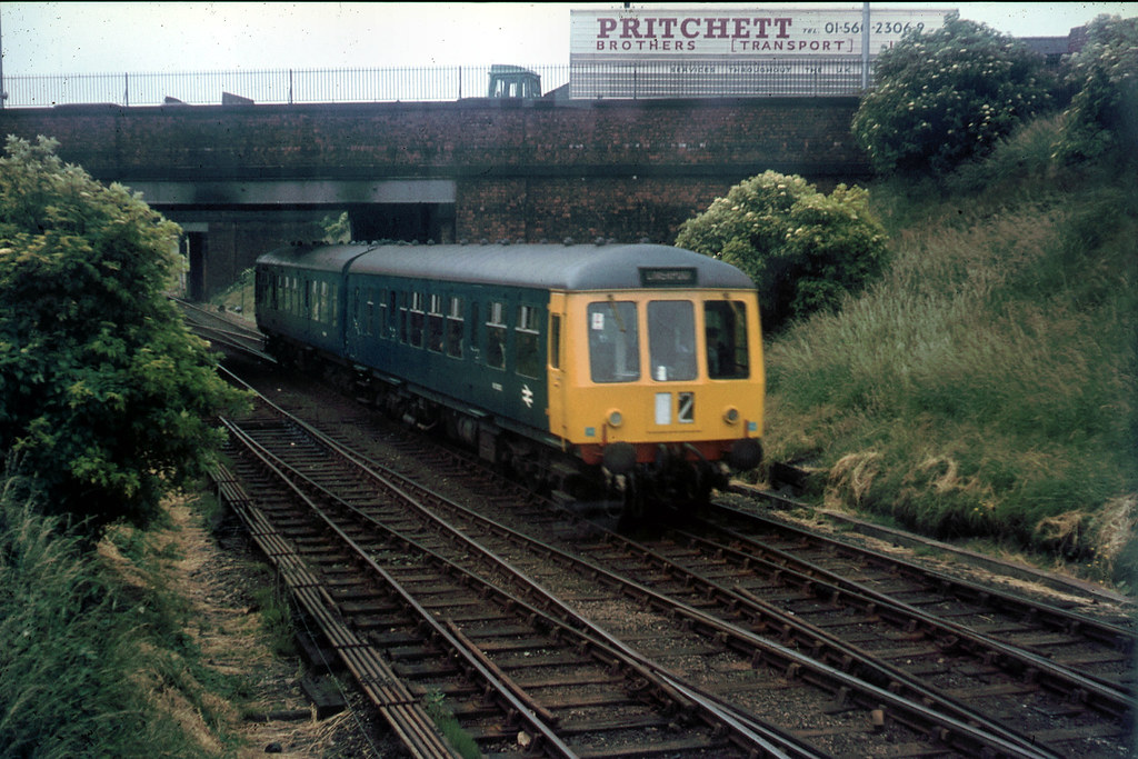 215 Southport to Lime St DMU passing Edge Lane Jcn late 19… Flickr