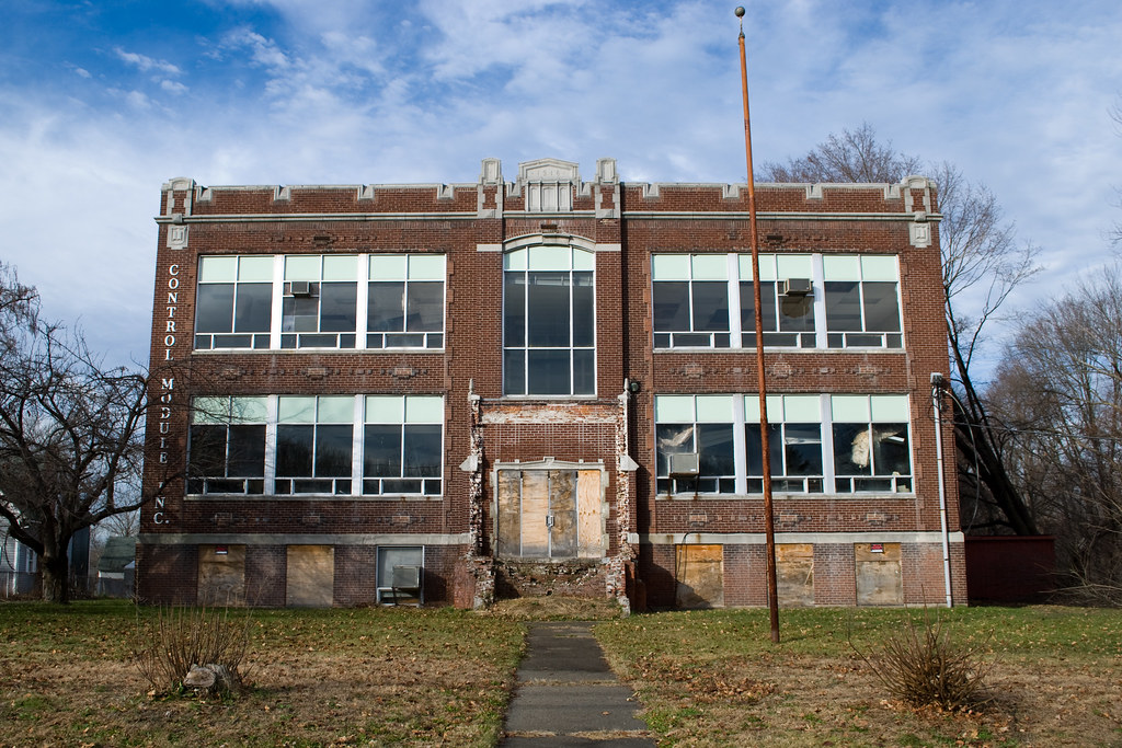 Brainard School Enfield, CT. Looking very rough around t… Flickr