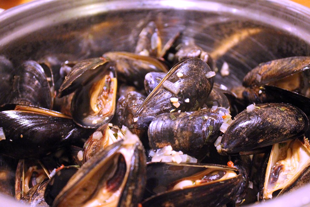 Two Pounds Of PEI Mussels! Dave and I decided to have dinn… Flickr