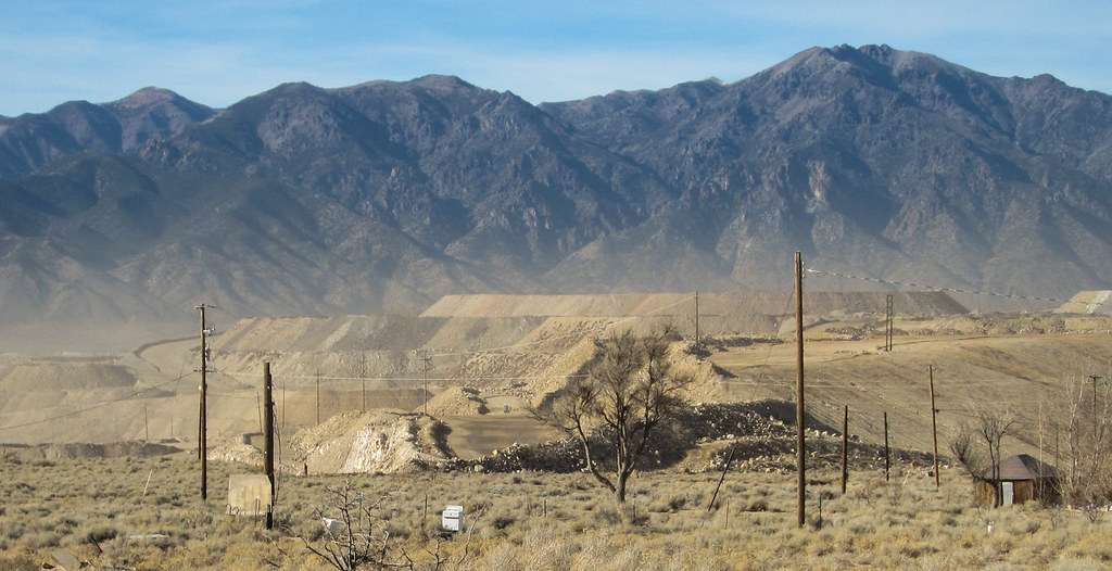 Round Mountain NV (1981) Round Mountain mining area. A lon… Flickr