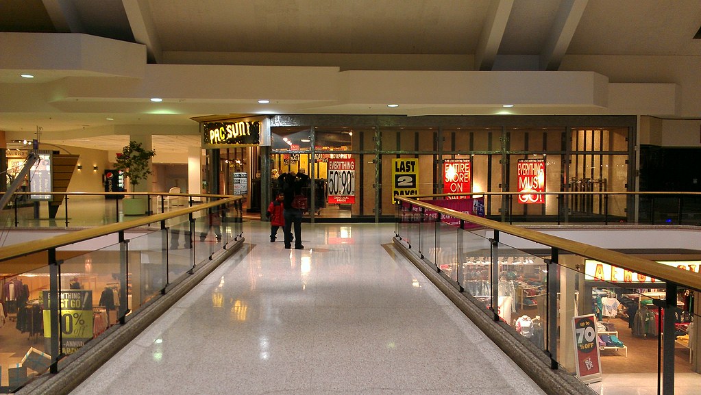 Merle Hay Mall Closing
