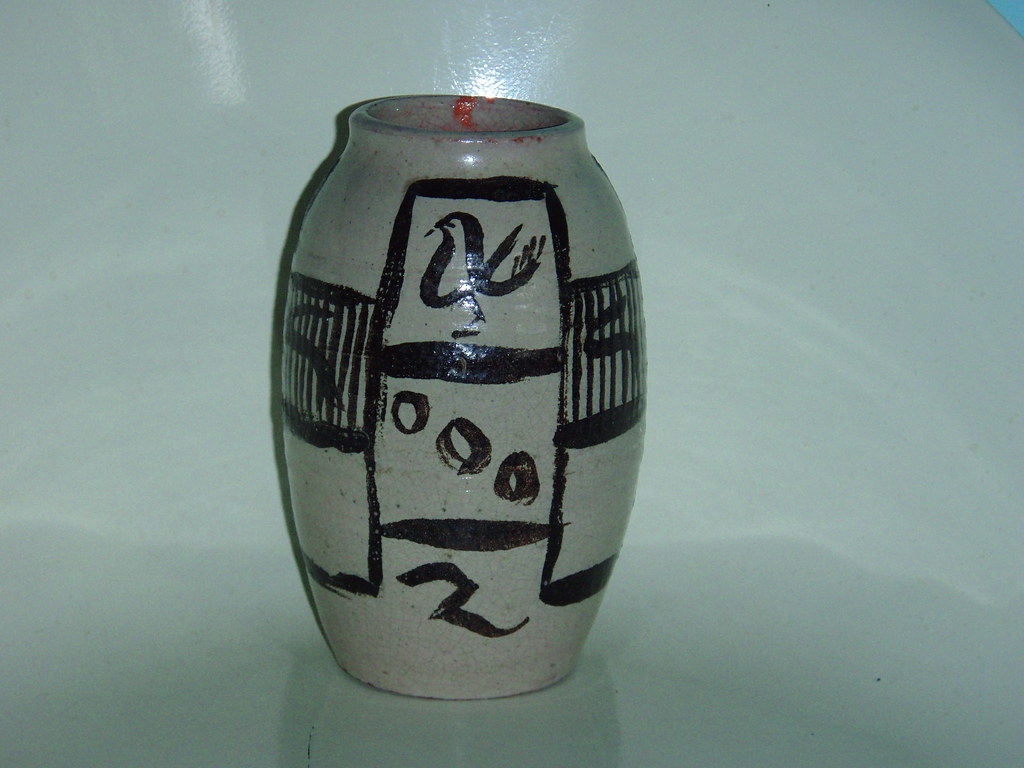 P1010001 Australian Pottery Ivan Englund Vase 17cm tall