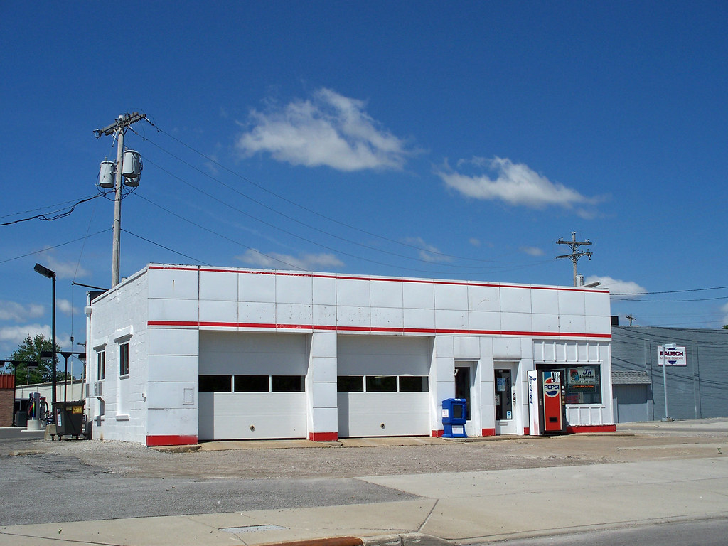 OH Napoleon Service Station Service station in Napoleon,… Flickr