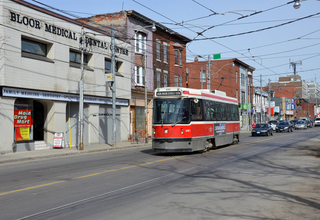 Dundas West station Car no 4061. std70040 Flickr