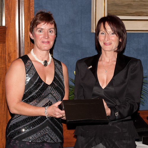 Catherine Thompson receiving the Shearwater Owner Rider Tr… Flickr