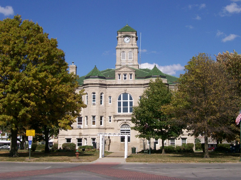 Appanoose County Courthouse (Centerville, Iowa) It must've… Flickr