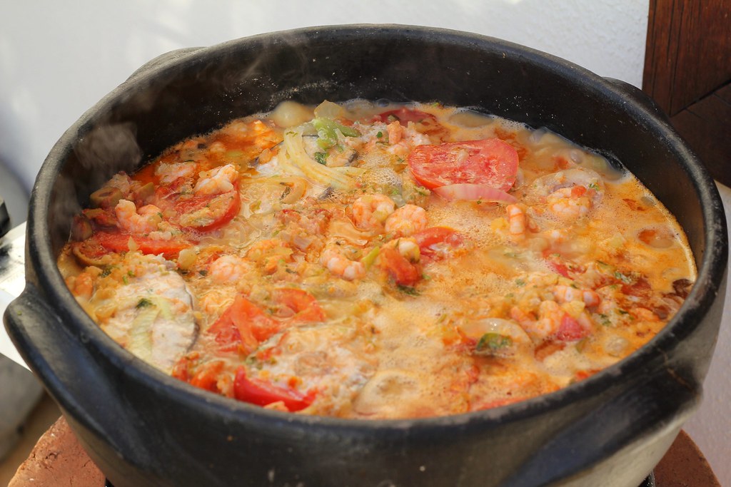 Moqueca de Peixe e Camarão Baked fish and shrimp with coco… Flickr