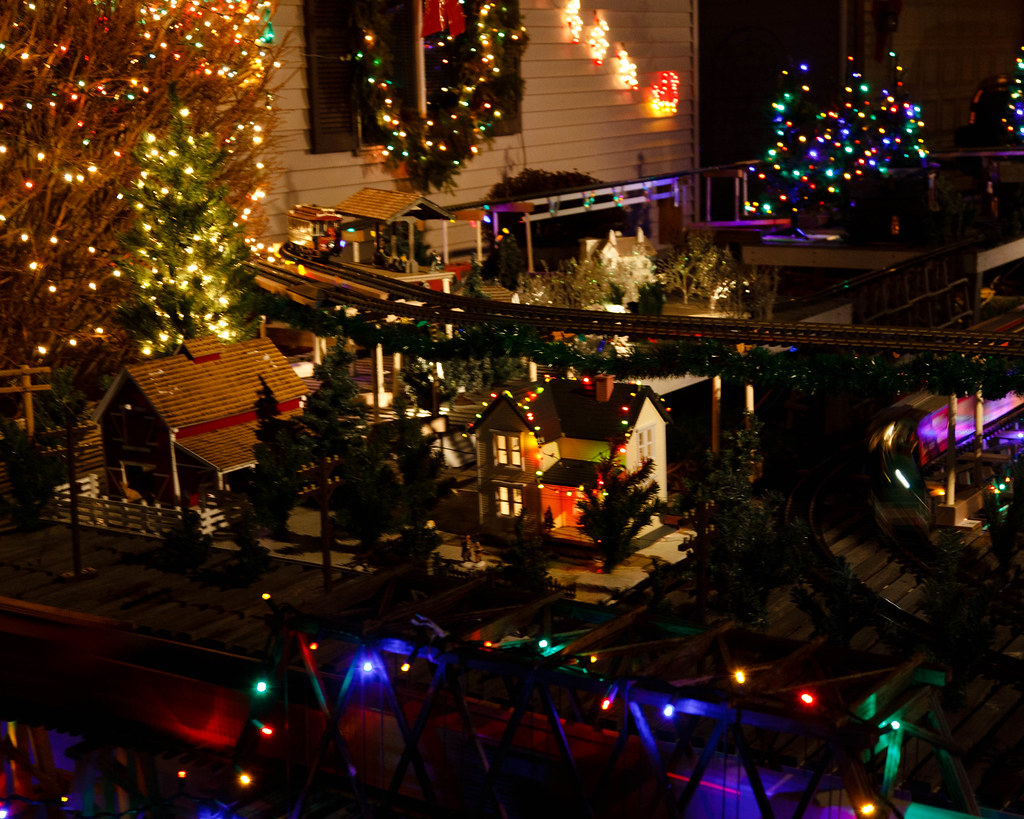 Christmas Train Set The outdoor Christmas train set on Can… Flickr