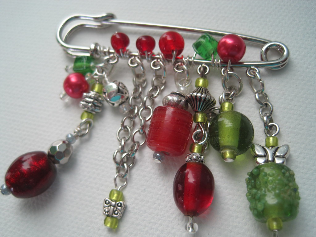 Red and Green Glass Bead Kilt Pin Brooch Gems and Flutterbys
