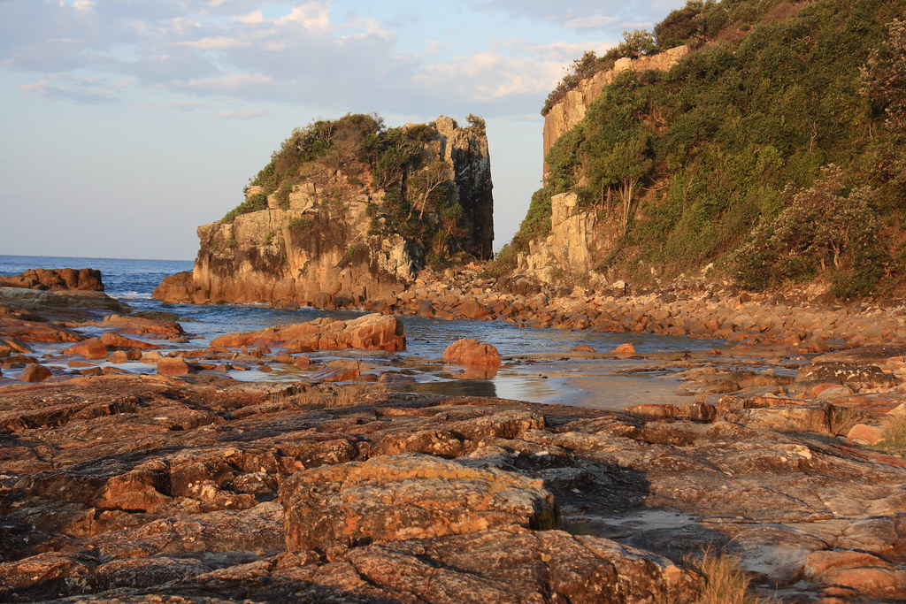 Diamond Head at Dusk Diamond Head, in Crowdy Bay National … Flickr