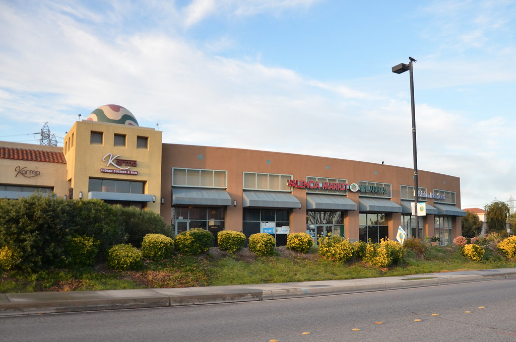 VALENCIA ENTERTAINMENT CENTER STORES SANTA CLARITA, CALI… Flickr