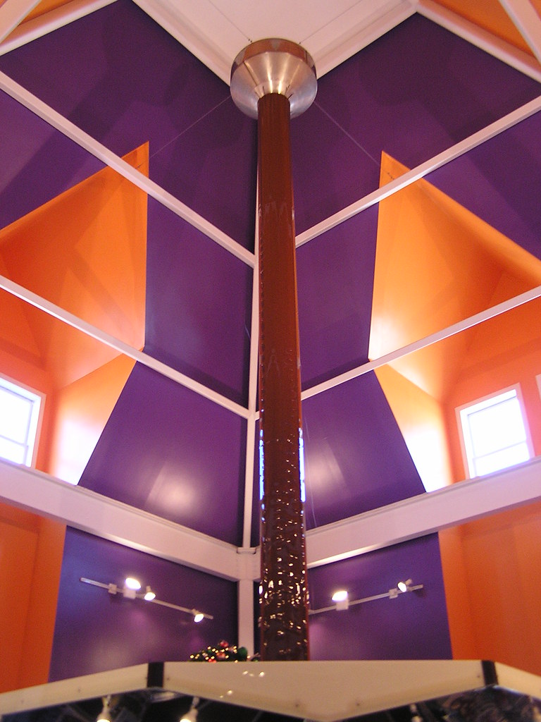 Giant Chocolate Fountain This chocolate fountain is locate… Flickr