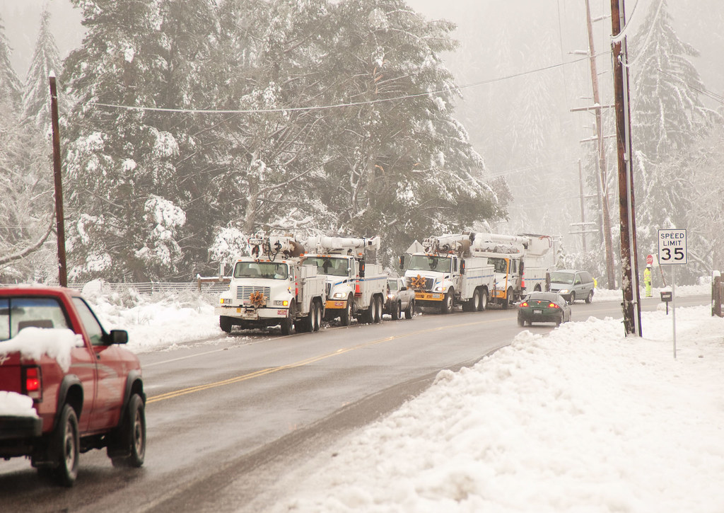 Restoring Power in Olympia Puget Sound Energy crews work