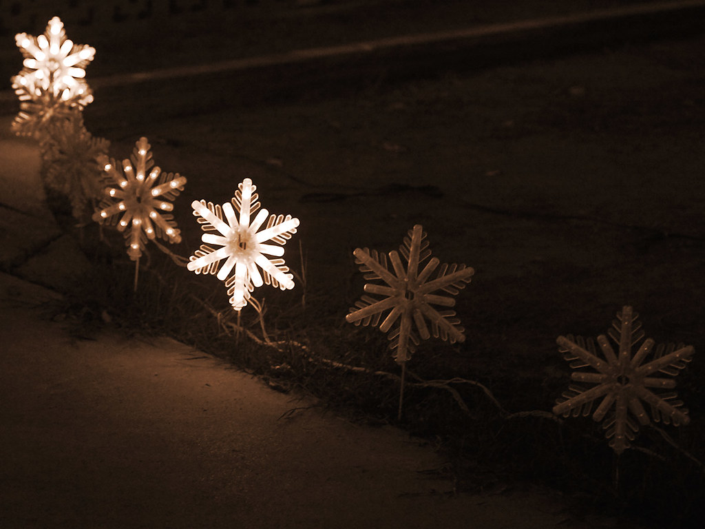 Sepia Snowflakes, Arizona Pretty snowflakes twinkle along … Flickr