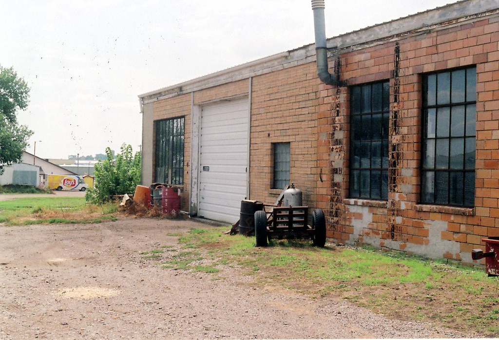 Hull, IA, Dad's Welding Shop 2005 (1 of a multiple picture… Flickr