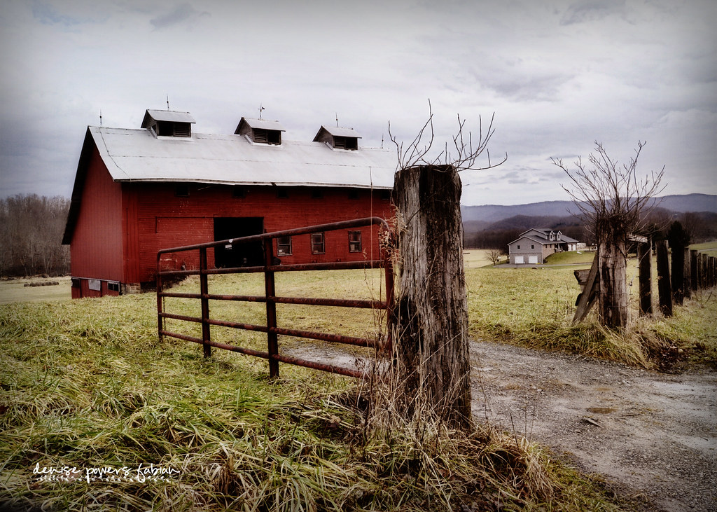 Stylish Red Barn Road to Rich Mountain Battlefield, Beverl… Flickr