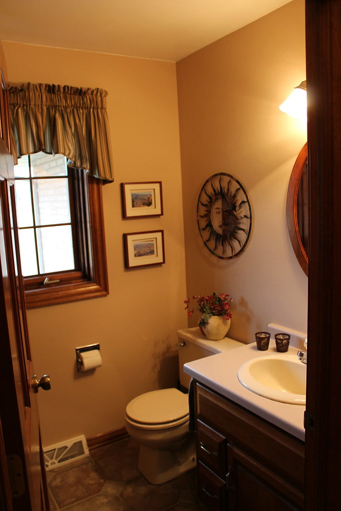 IMG_0057 Half bath off kitchen hallway Kabel18 Flickr