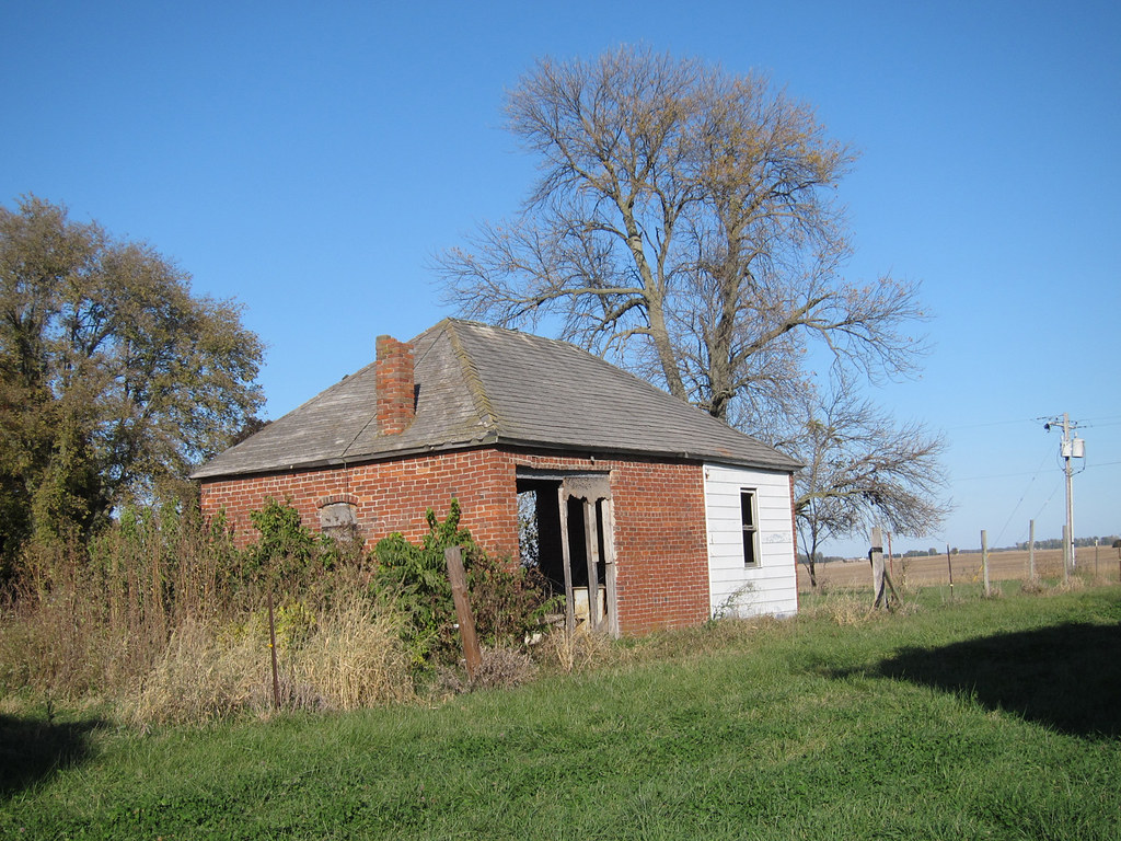 Abandoned House_1806 South West of Sidell, Illinois. devianb Flickr