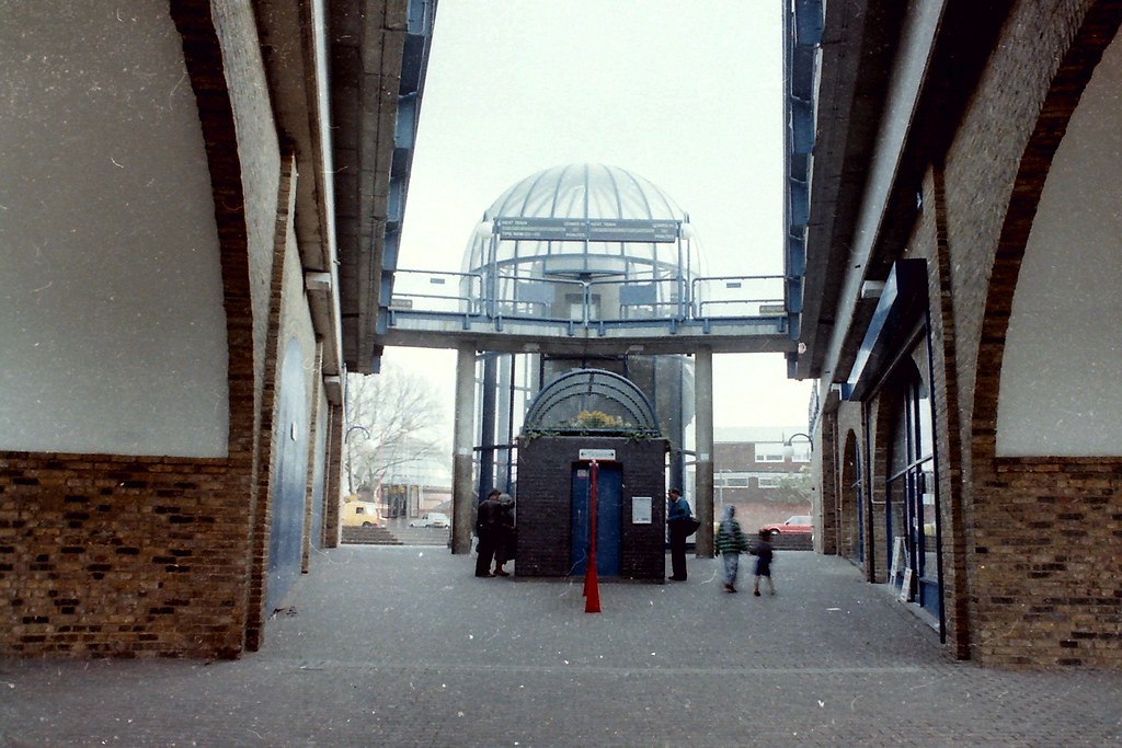 Island Gardens Station 20 March 1990 Tim Brown Flickr