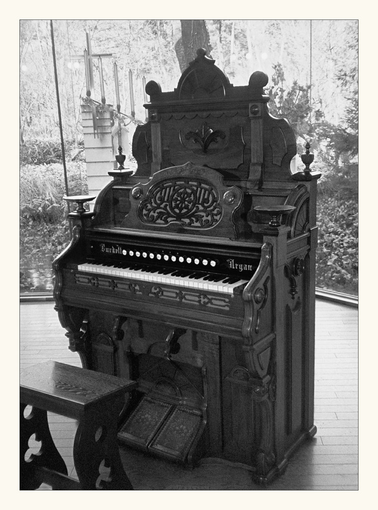 120年前のバーデット社製リードオルガン"Burdett reed organ 1890's " 1月13日に昭島の… Flickr