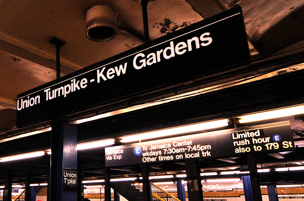 Union Turnpike Kew Gardens Platform sign at Union Turnpi… Flickr
