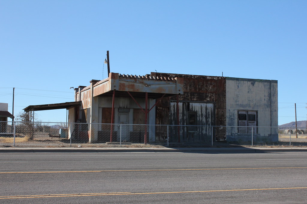Gas Station Lordsburg, NM Tom McLaughlin Flickr