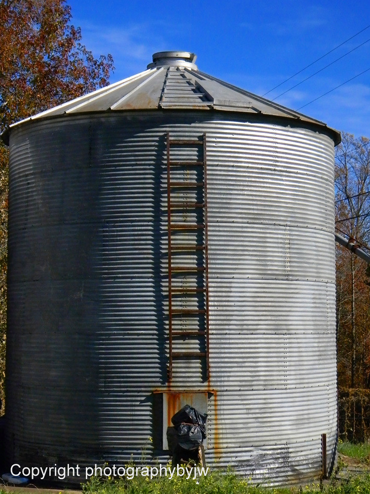 Grain Bin Old Metal Grain Bin Old Metal bin ready to fill … Flickr