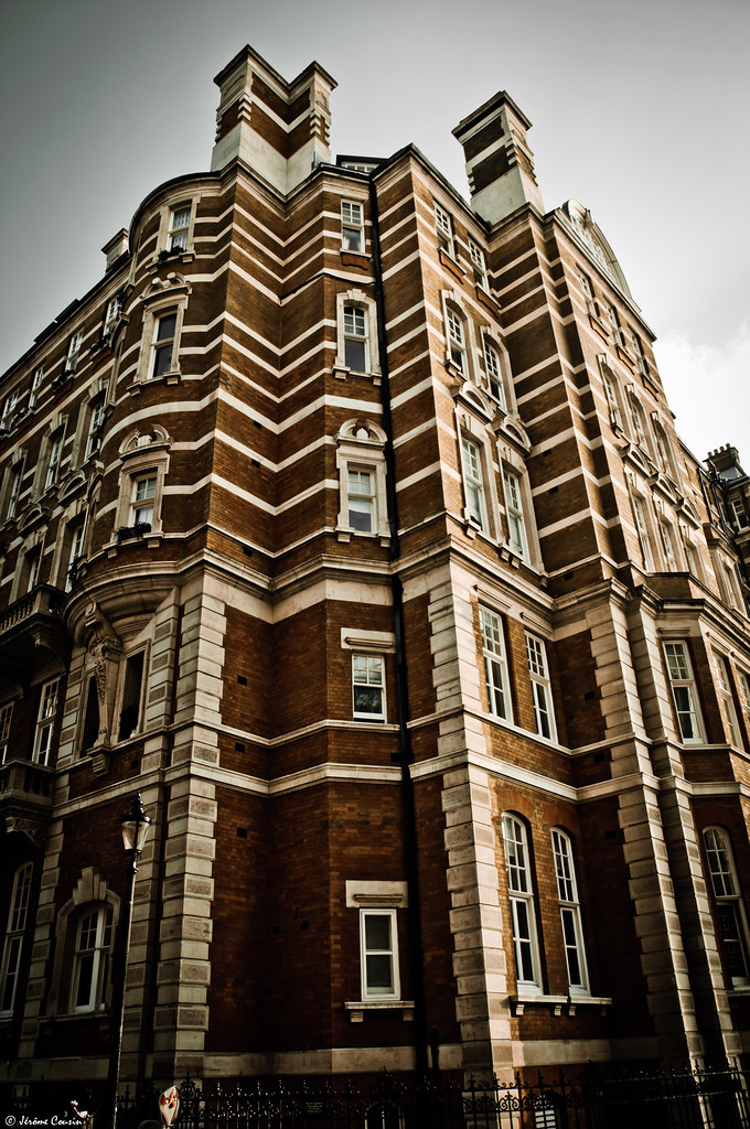 London, Albert Court. © Jérôme Cousin. (November 2011) Flickr