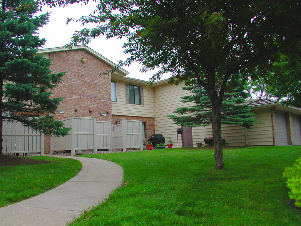 Saddlewoodoutdoor09 Saddlewood Park Townhomes. Park Avenue of