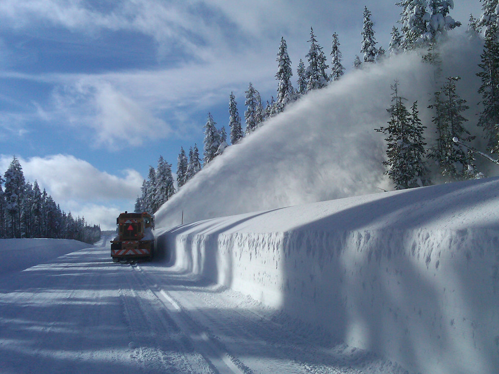 Cascades snow removal, Jeremiah Griffin Clearing snow in t… Flickr