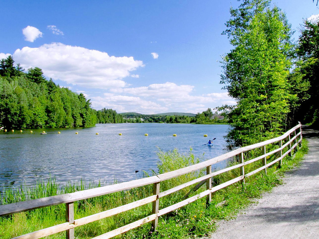 Sentier de la rivière Magog Ce sentier, qui longe la riviè… Flickr