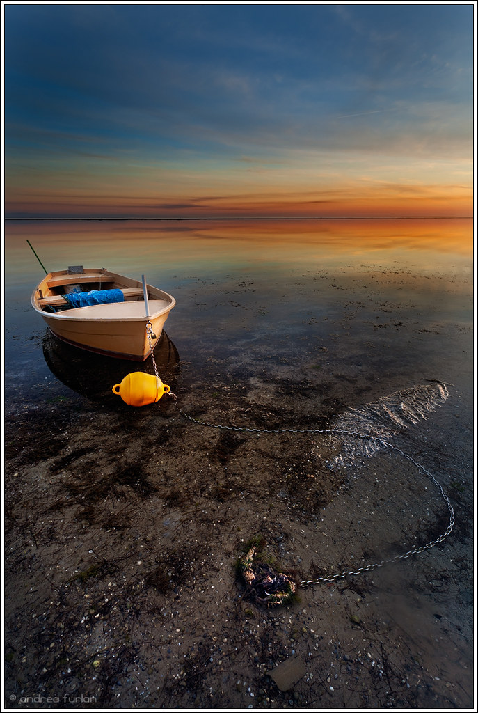 Small boat A small flatbottomed boat, the kind used in th… Flickr