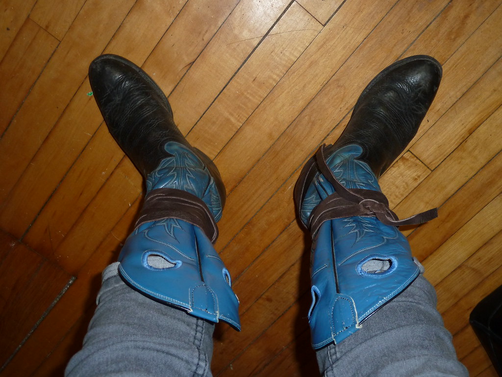 jeans tucked inside boots I like to tuck my jeans into my … Flickr