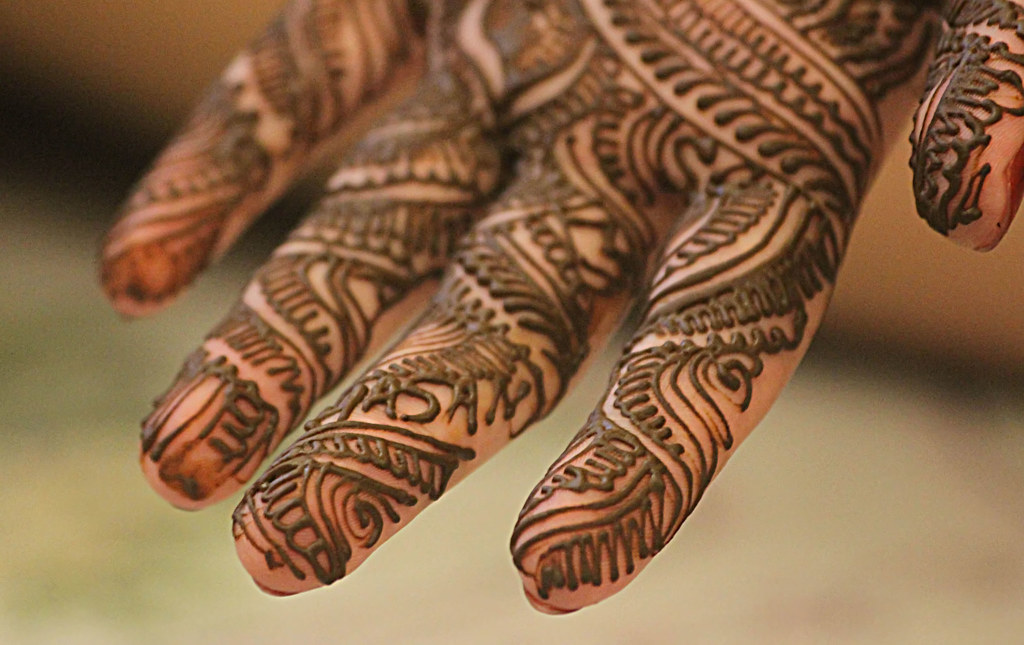 Mehndi It is common practice to hide the groom's name in t… Flickr