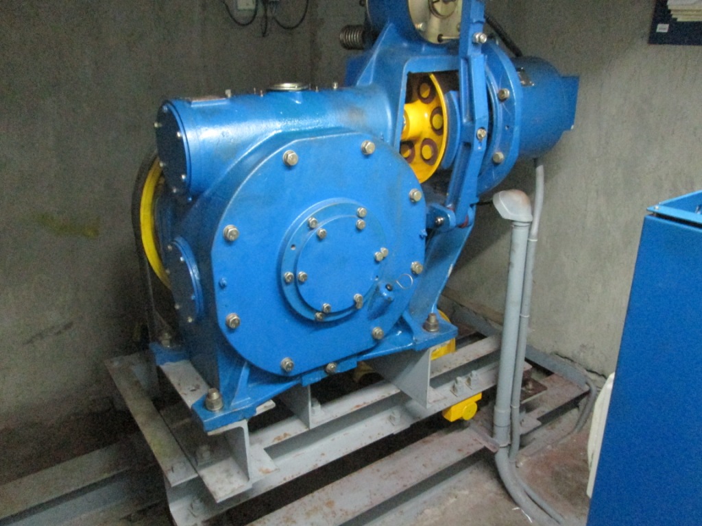 LGOTIS elevator traction machine (back) Back view. Ivan Saryanto