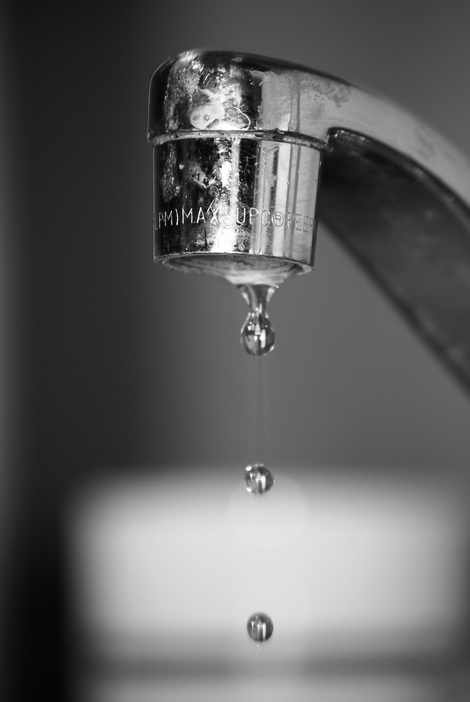 faucetdripwater.jpg NIKON D80 ISO100 Aperture f/5.6 Expo… Flickr