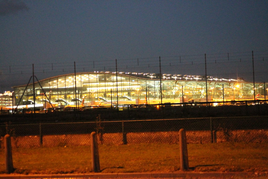 Heathrow Terminal 5 from Esso Petrol Station,parallel to r… Flickr