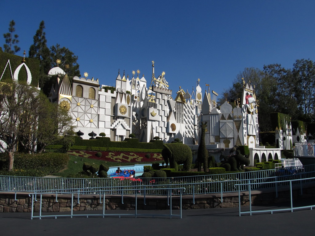It's a Small World Facade, Fantasyland, Disneyland, Anahei… Flickr