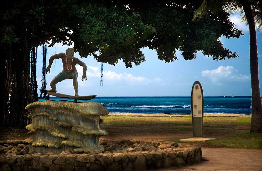 091204.113256 Surfer Statue, Waikiki Honolulu, Oahu, Hawai… Suzanne