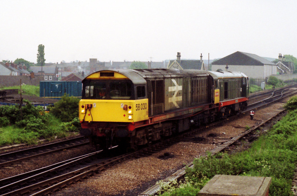 58030 & 20030 Creswell 1987 58030 hauls 20030 passed Elmto… Flickr