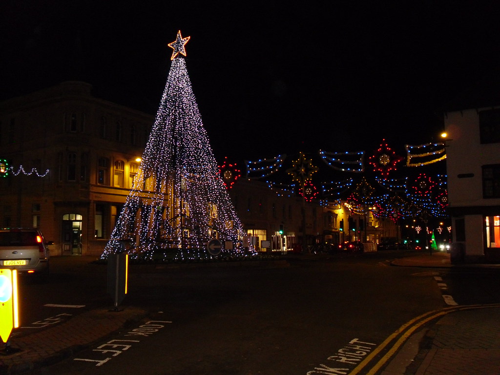 "Christmas Tree" on roundabout Walking around Stratfordup… Flickr
