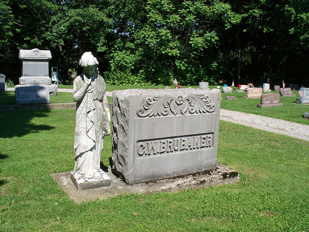 OH Napoleon Cemetery Monument and statue at a cemetery i… Flickr
