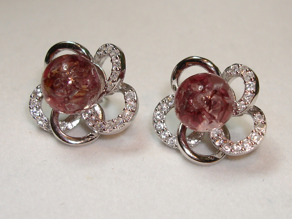 Rose petal keepsake jewelry Keepsakes made from funeral ro… Flickr